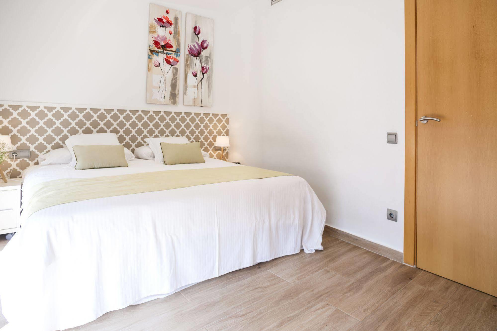 Feelathome Mozart Apartments Barcelona Exterior photo